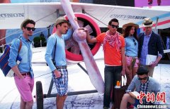 法国著名时尚休闲品牌在北京路演展示战斗机